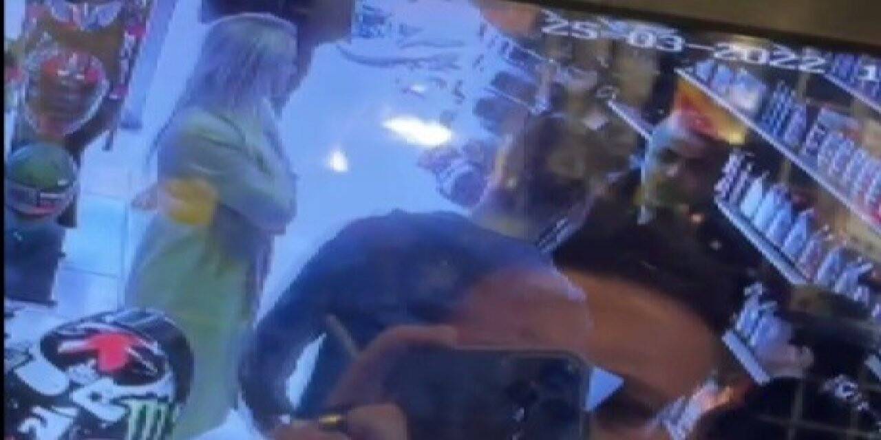 Konak Belediyesi çalışanından esnafa: "Senin işi hallettim, 10 bin lira para yazdım"