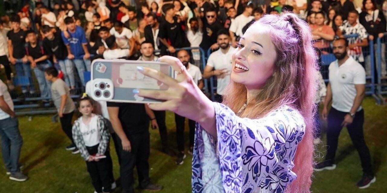 Pınar Süer Kestel’de sahne aldı