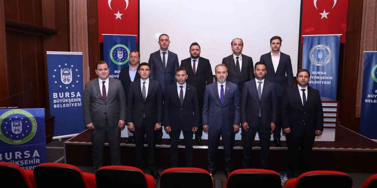 Bursa Büyükşehir Belediyespor Kulübü’nde Gökhan Dinçer güven tazeledi