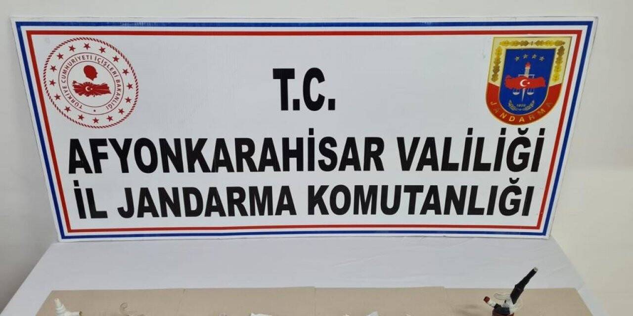 Jandarma ekipleri araç aramasında uyuşturucu yakaladı