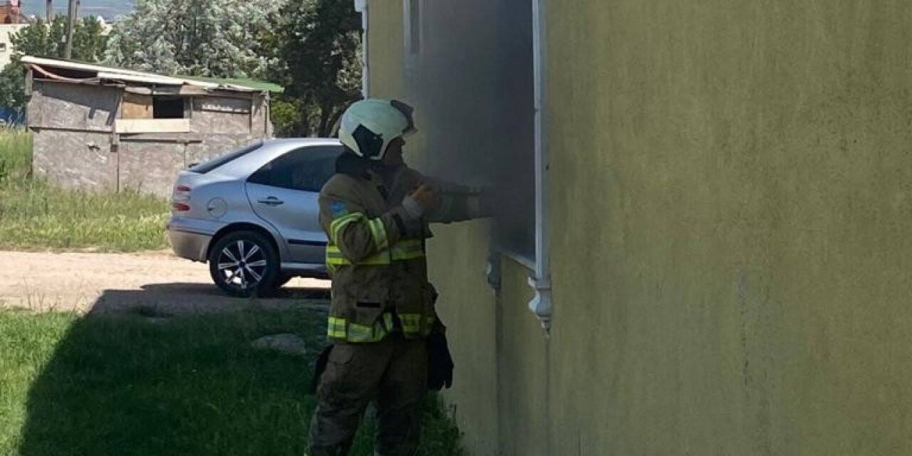 Prizde unutulan şarj cihazı evi yaktı