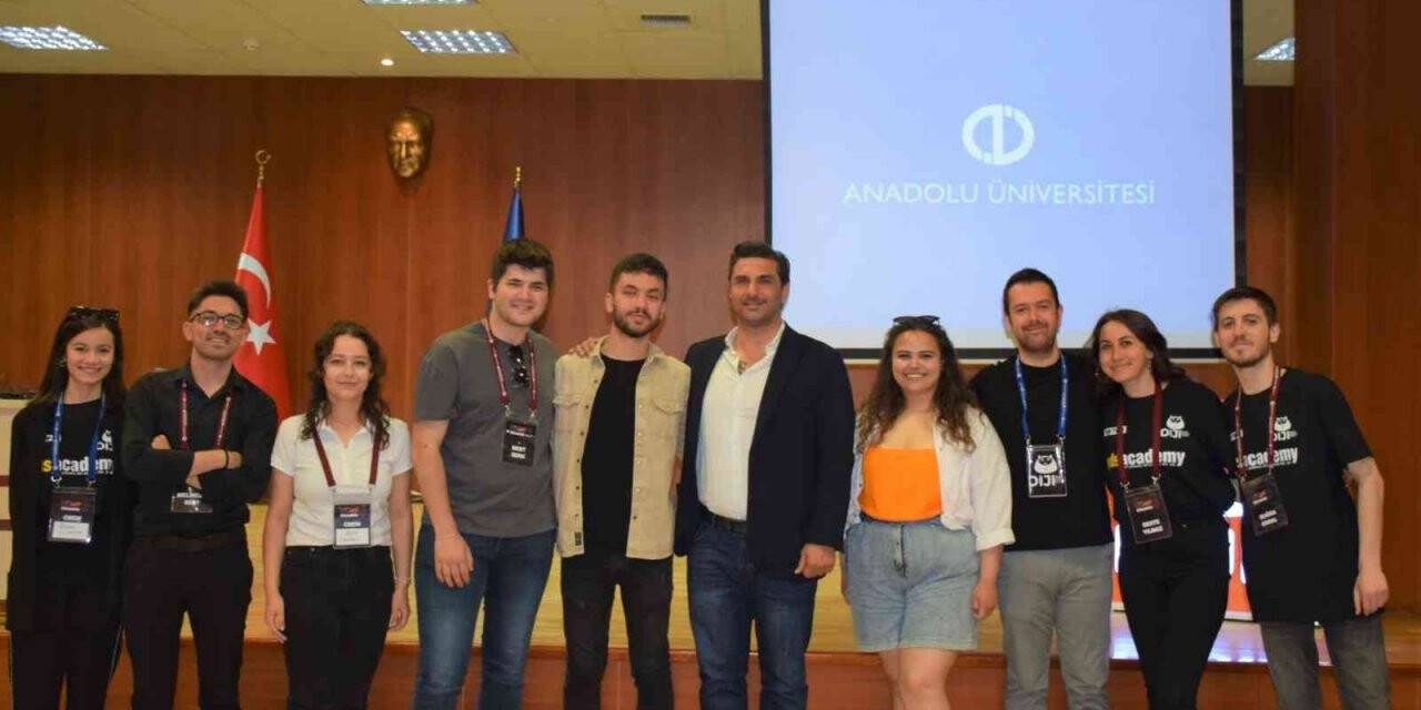 Öğrenciler “dijital dönüşüm” hakkında bilgilendirildi