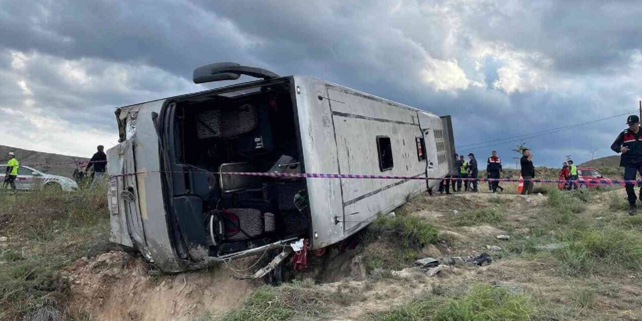 Çankırı’da fabrika işçilerini taşıyan otobüs devrildi: 3’ü ağır 18 yaralı