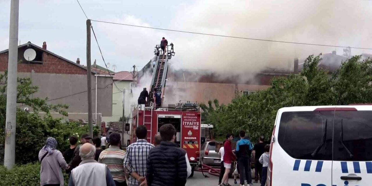 Bafra’da çatı katı yangını