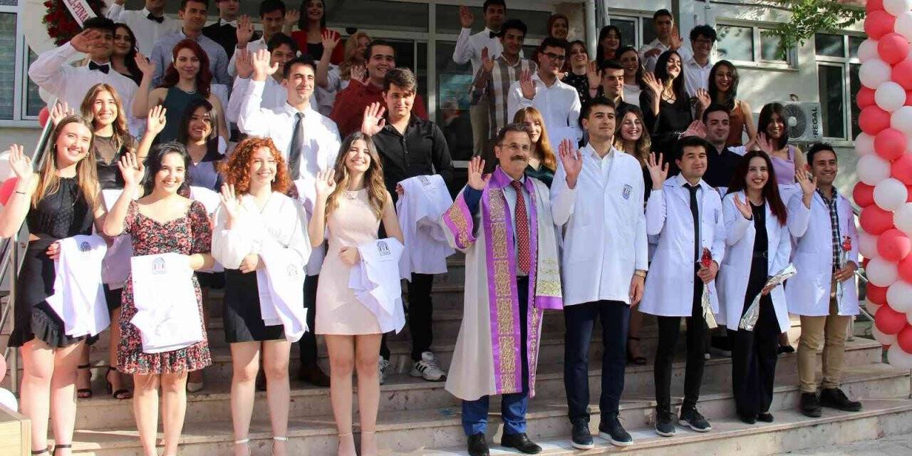 MSKÜ’nün ilk diş hekimi adayları beyaz önlük giydi