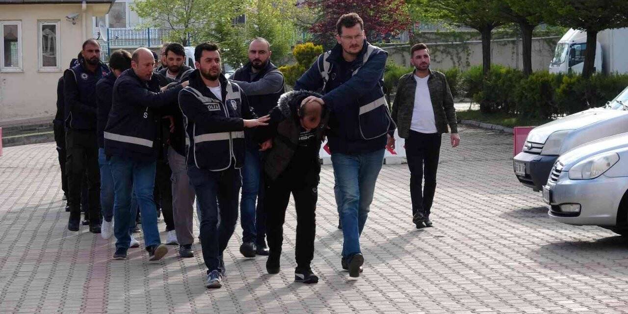 Yozgat’ta DEAŞ’a şafak operasyonu: 10 gözaltı