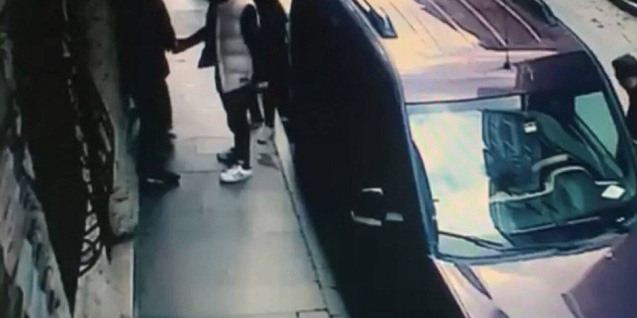 İstanbul’da “Hazır mı” şifresini çözen polis torbacıyı suçüstü yakaladı