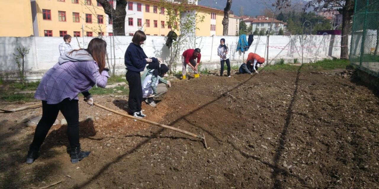 Öğrenciler ata tohumunu geleceğe taşıyor