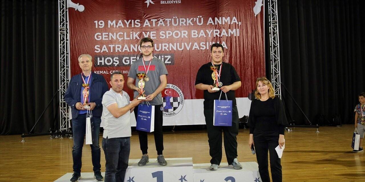 19 Mayıs Satranç Turnuvası’nda ödüller sahiplerini buldu
