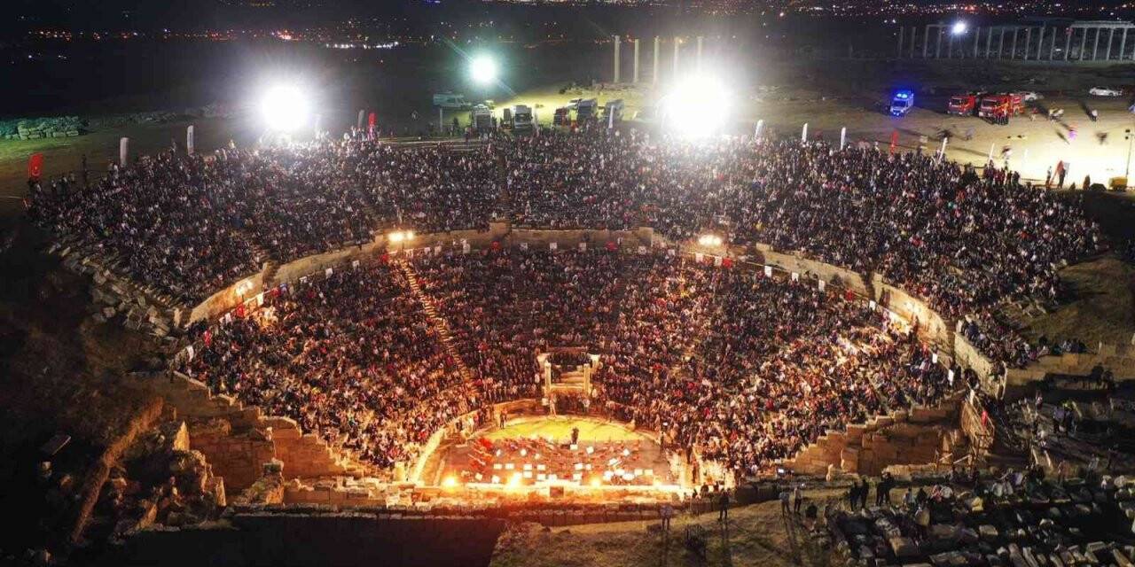 Ezgiler 2 bin yıllık antik tiyatroda 1690 yıl sonra yeniden yankılandı