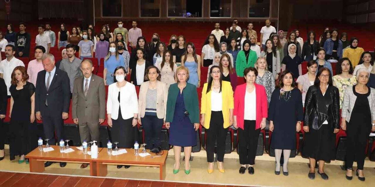 ’’Geçmişten günümüze hemşirelikte değerler’’ sempozyumu