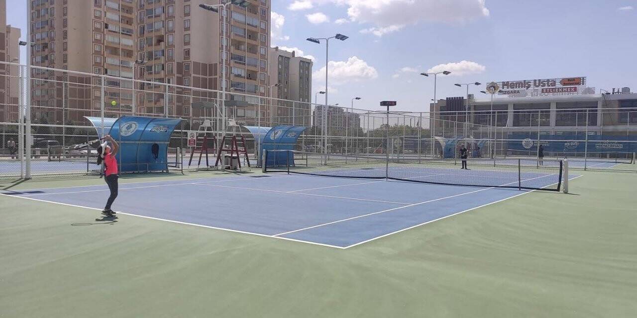 ‘12 Yaş Hafta Sonu Tenis Turnuvası’ başladı