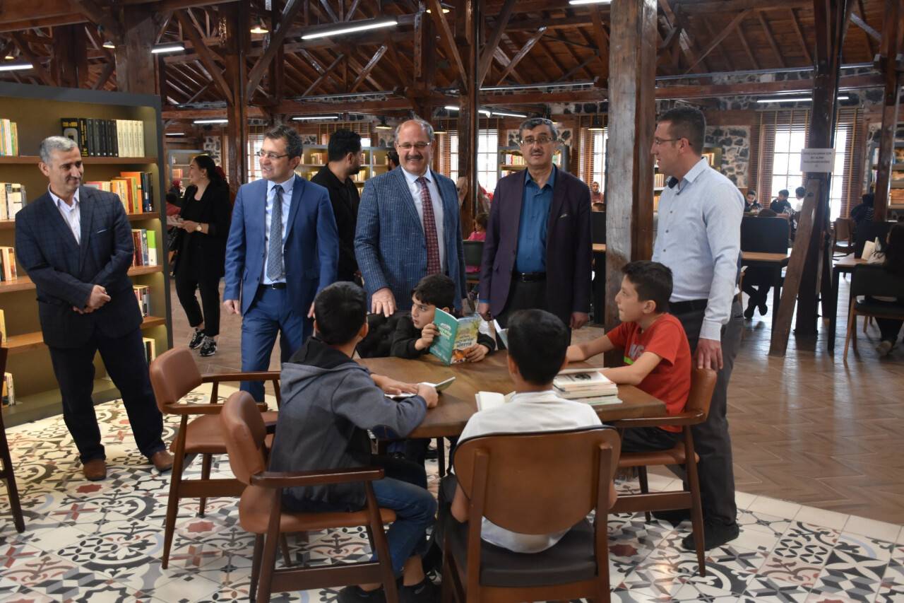 Karapınar belediye başkanı öğrencilerle bir araya geldi