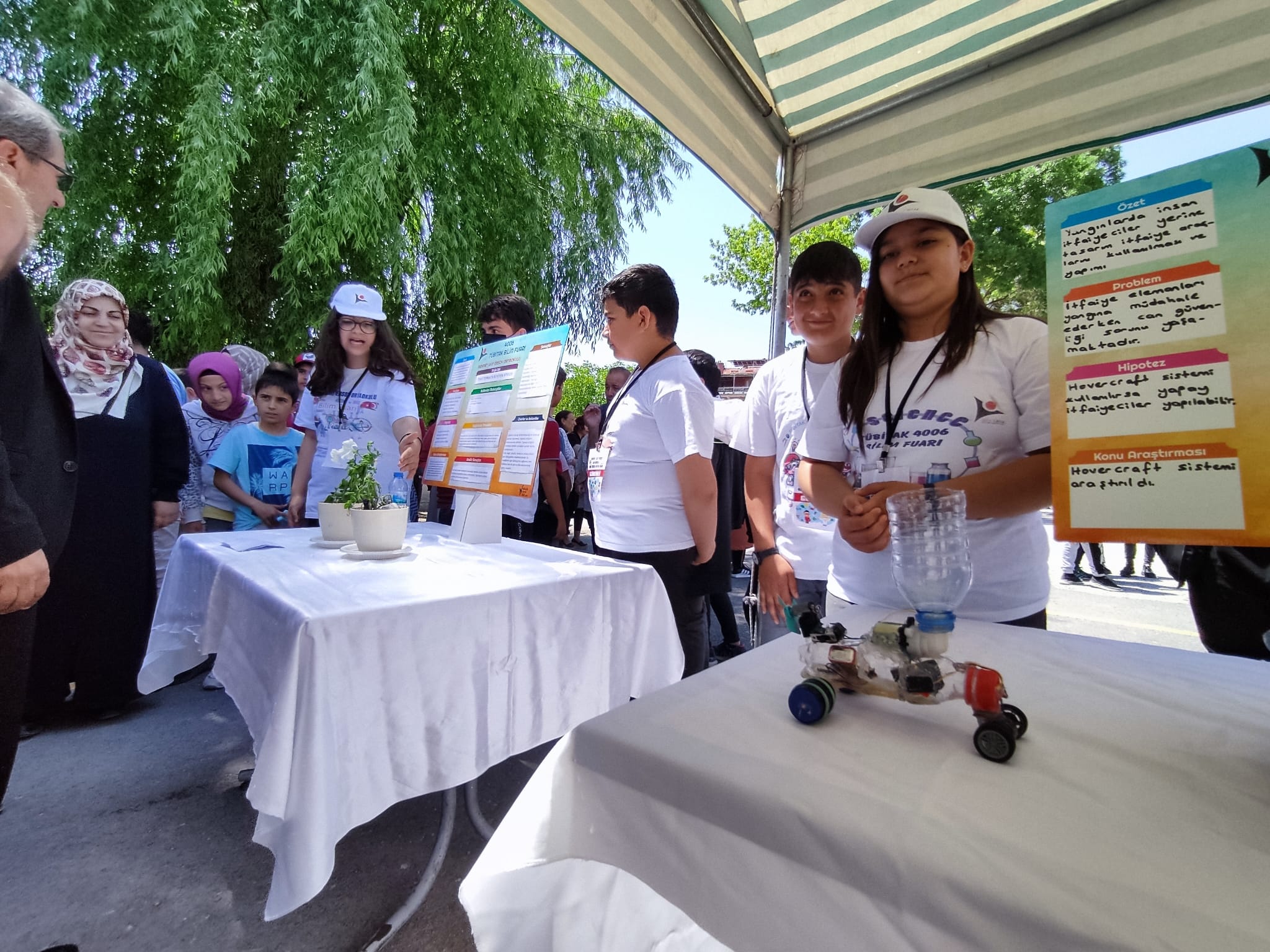 Kulu'da TÜBİTAK 4006 Bilim Fuarı'nda öğrenciler projelerini sergiledi