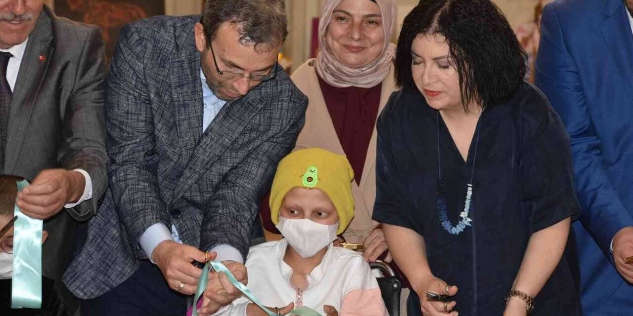 Pendik’te lösemili çocuklardan anlamlı sergi