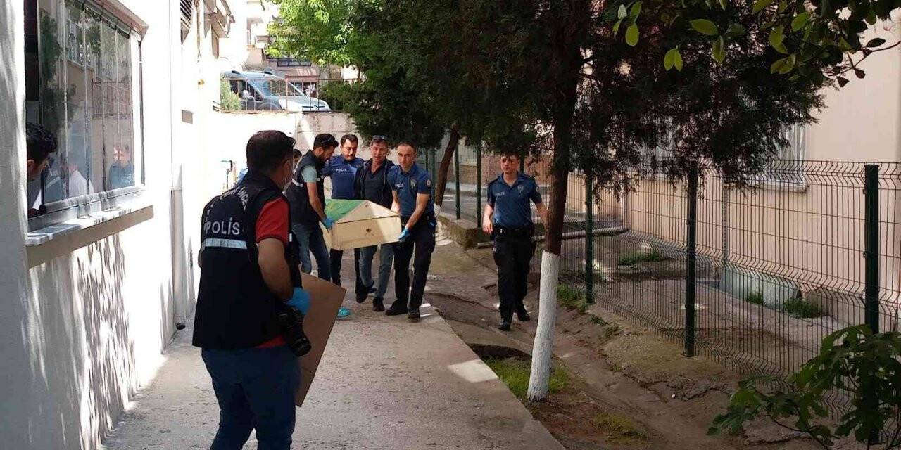 Evinin balkonunda ölü bulundu