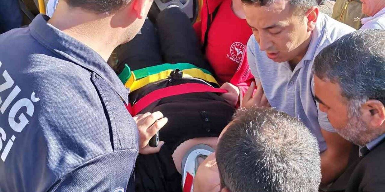 Elazığ’da okul servisi ile pikap çarpıştı: 4 yaralı