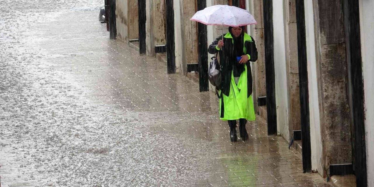 Tokat’ta sağanak yağış etkili oldu