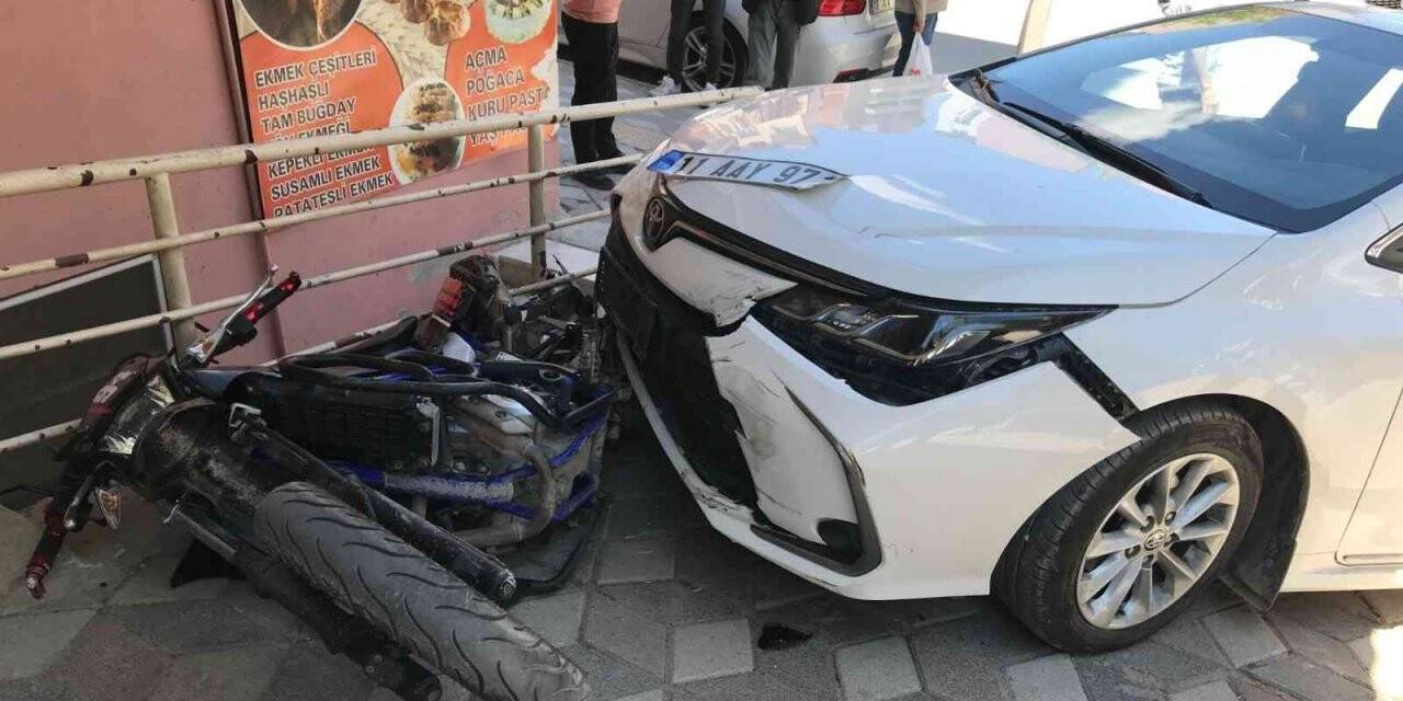 Otomobil ile motosiklet çarpıştı: 1 yaralı