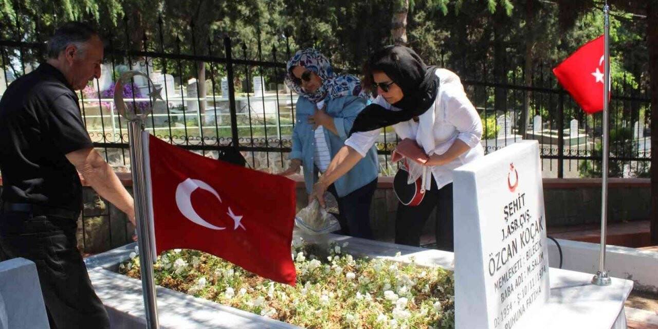 48 yıldır ilk defa şehit kardeşlerinin kabrini gördüler