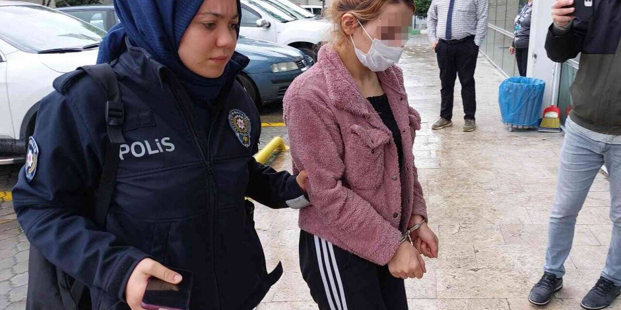 Annesini bıçaklayan kadını, bıçakladı