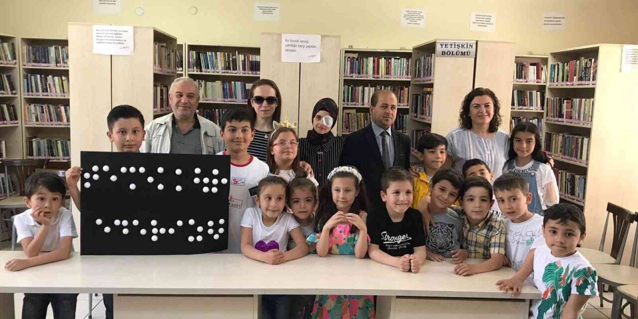 Sandıklı’da ’Renklerin Kara Kitabı’ Braille alfabesiyle okundu
