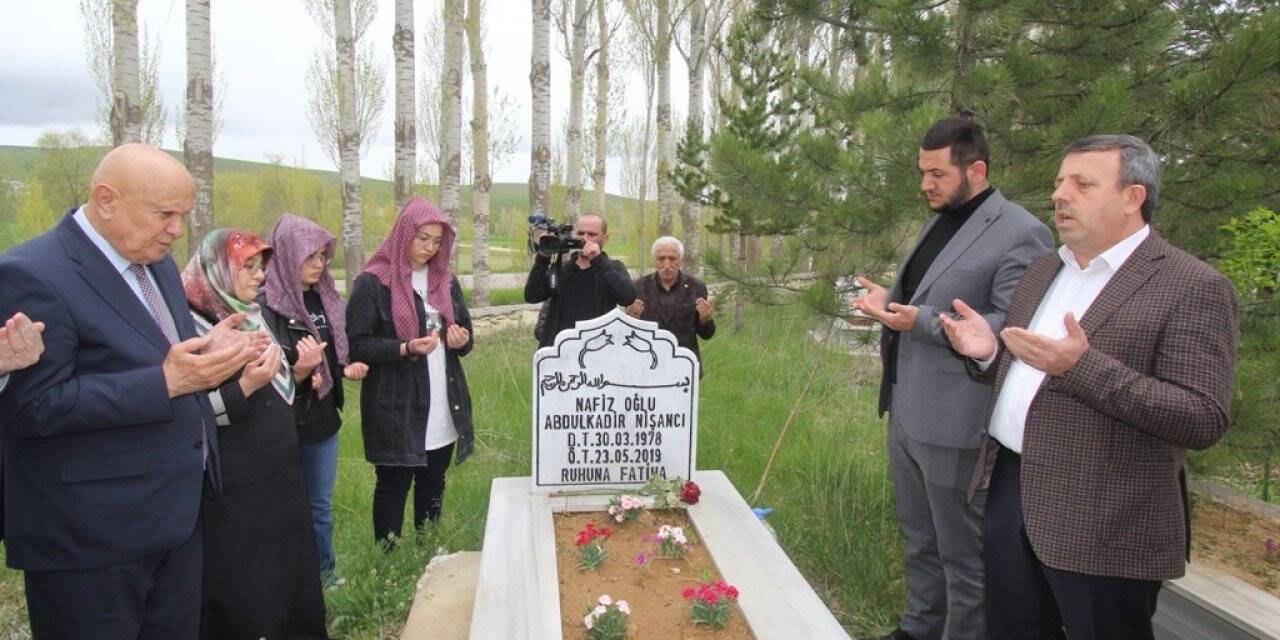 Gazeteci Nişancı, vefatının 3. yılında mezarı başında anıldı