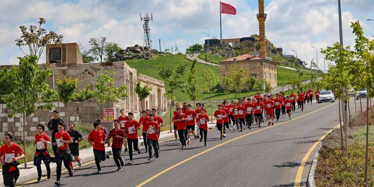’Ekranı Kapat, Dünyaya Koş’ sloganıyla halk koşusu düzenlendi