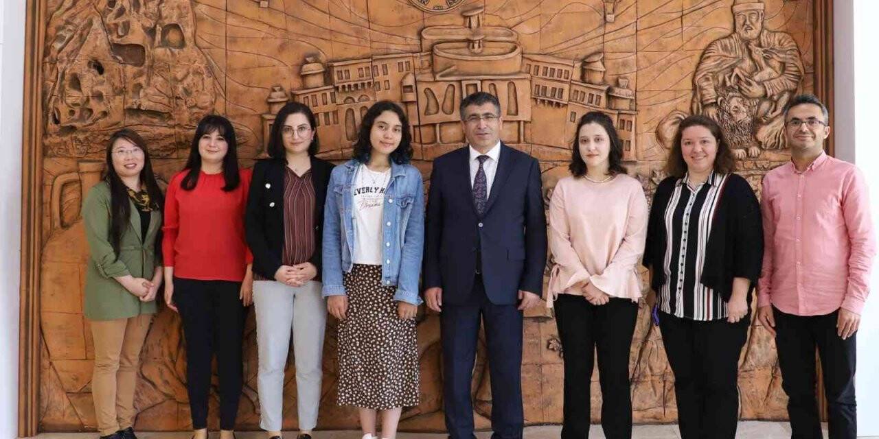 NEVÜ’lü öğrenciler ‘Çince Köprüsü’ yarışmasından derecelerle döndü