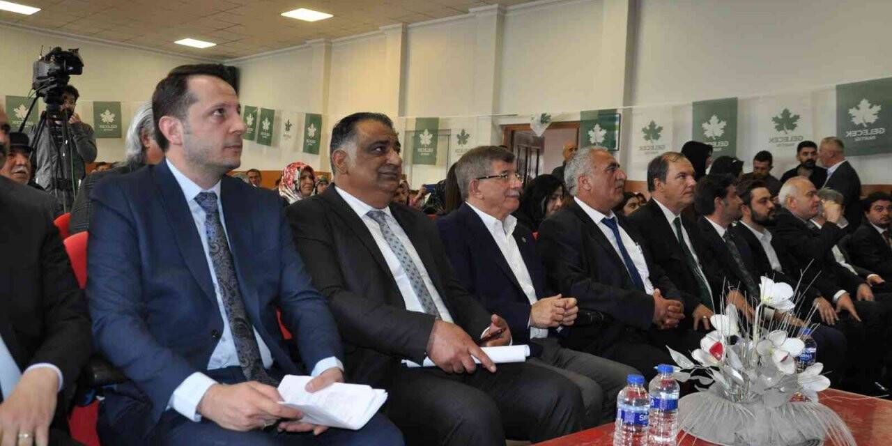 Davutoğlu Kars’ta umduğunu bulamadı