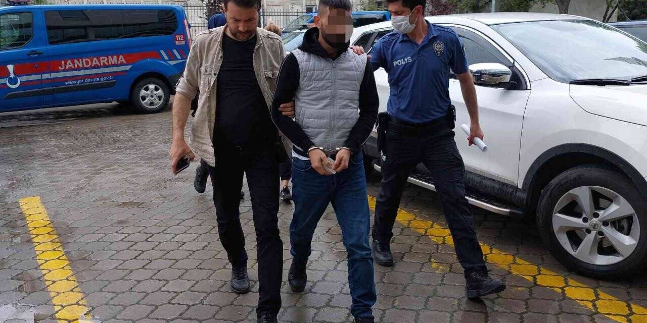 Kız meselesi tartışmasında bir kişiyi bıçaklayan genç tutuklandı