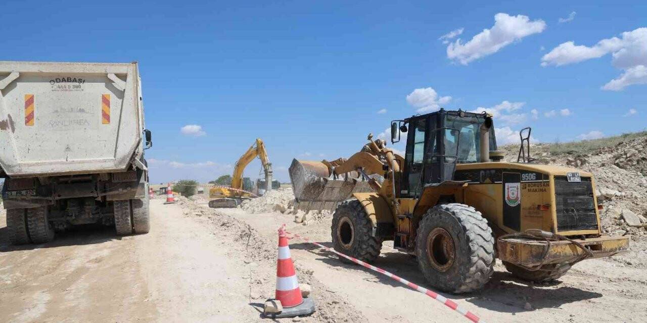 Başkan Beyazgül Çatak’taki yol genişletme çalışmalarını inceledi