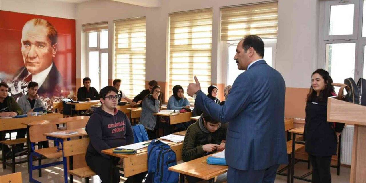 Milli Eğitim Müdürü Gün, sınava girecek olan öğrencilere sınav ile ilgili önemli hatırlatmalarda bulundu