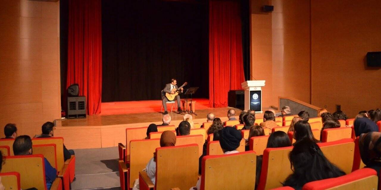 Günenç’ten gitar resitali