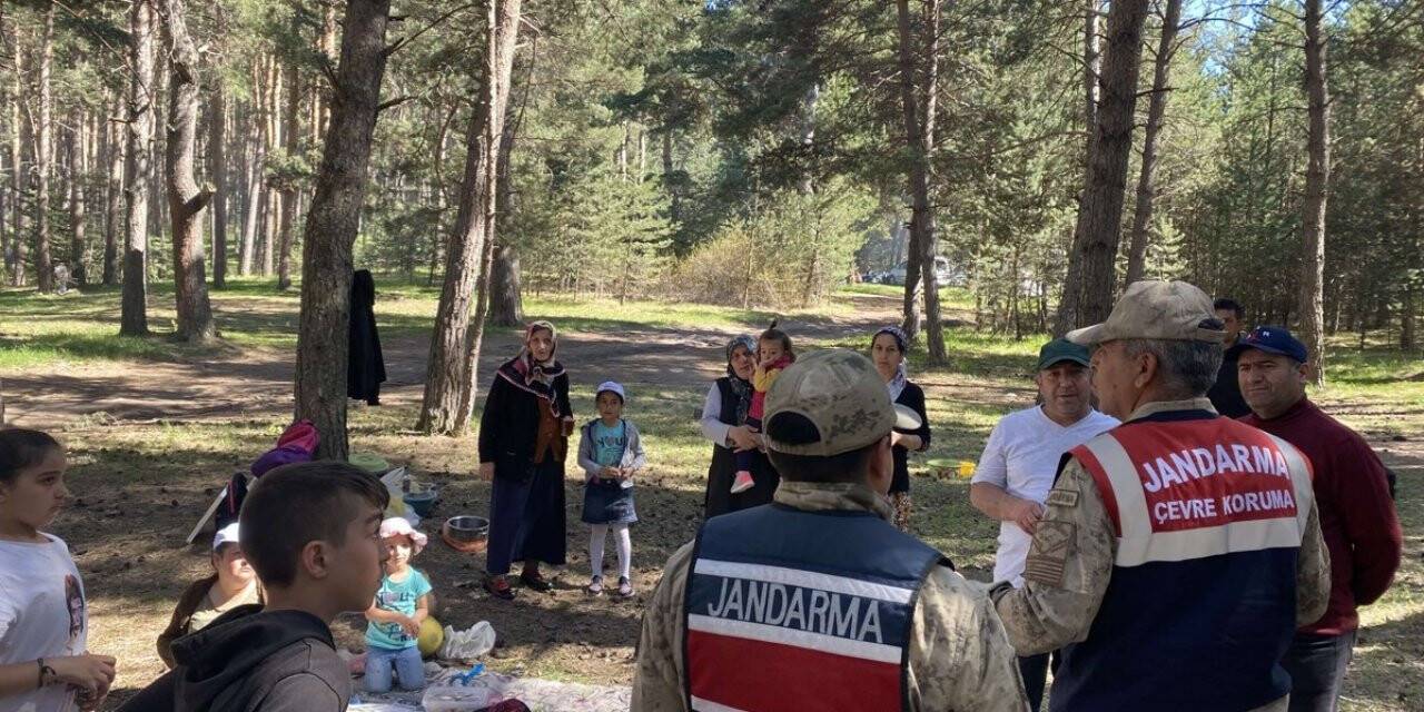 Jandarmadan piknikçilere çöp uyarısı