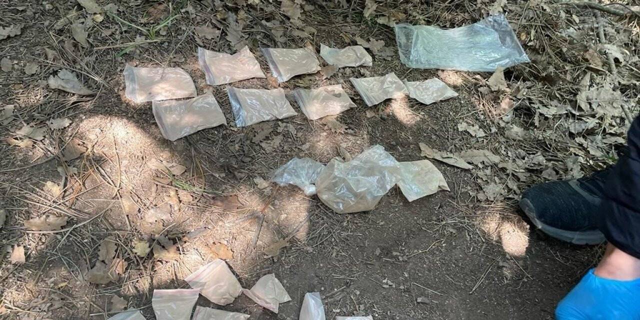 Otoyol kenarında uyuşturucu satışına polisten suçüstü