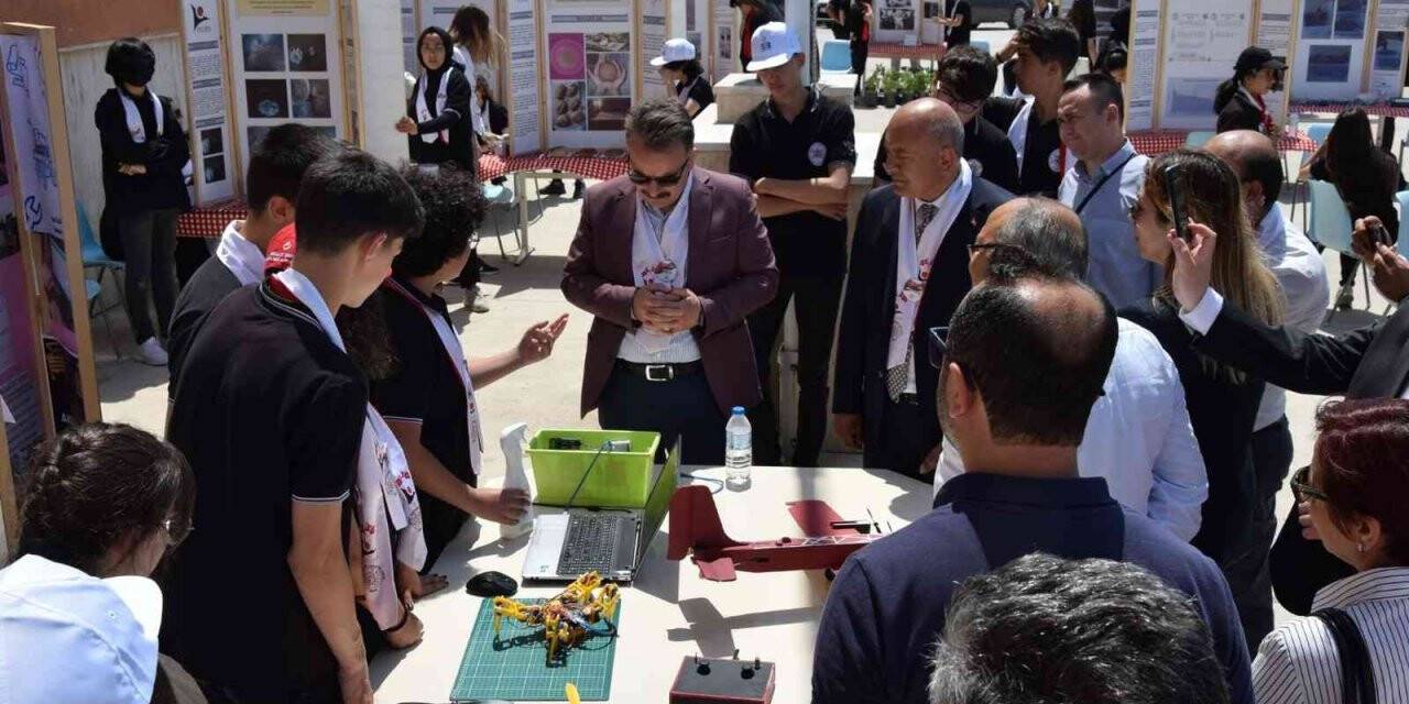 Şehit Mustafa Serin Fen Lisesi Bilim Fuarı açıldı