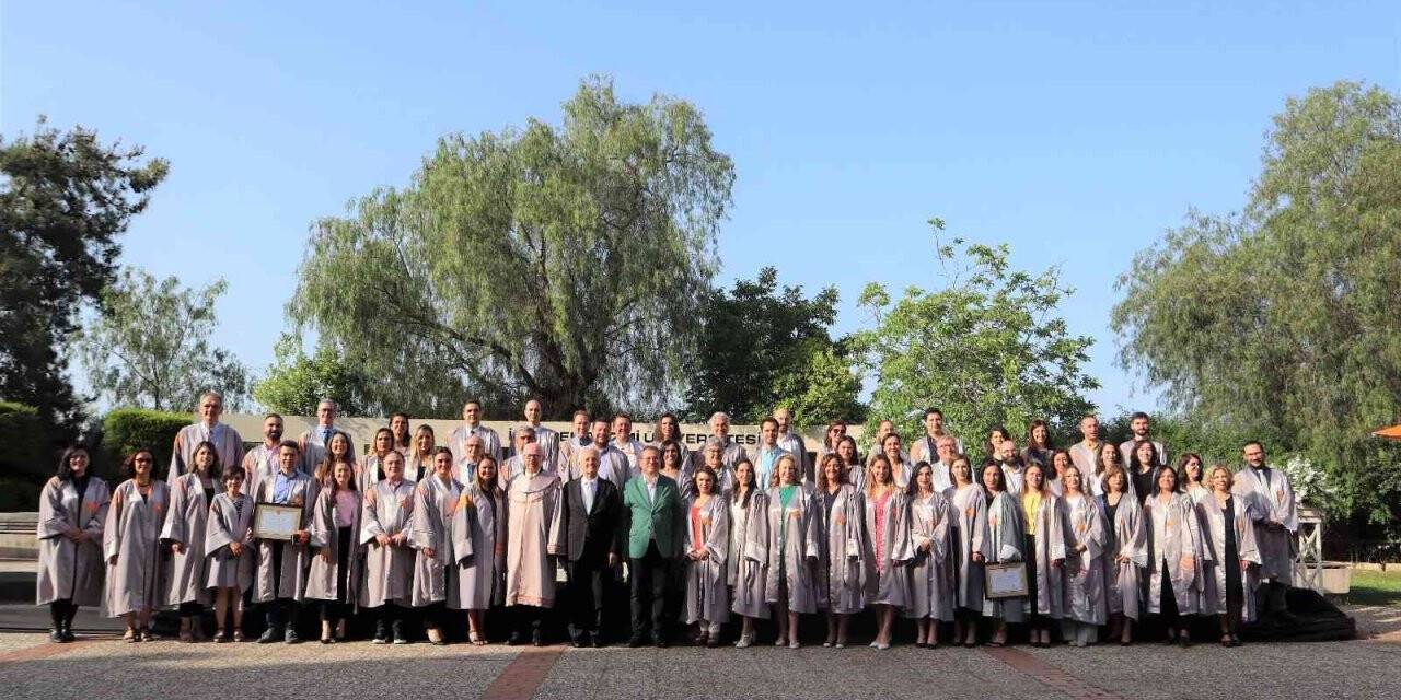 84 akademisyen için ‘gurur’ töreni