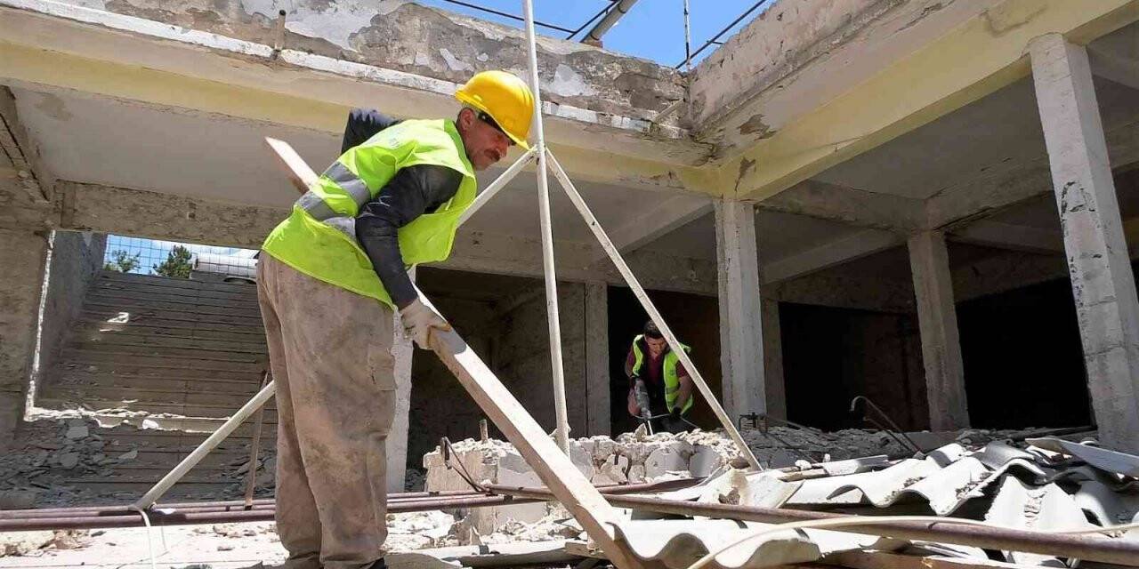 Elmalı Eski Hal Binası Kadın Emeği Üretim Atölyesi’ne dönüşecek