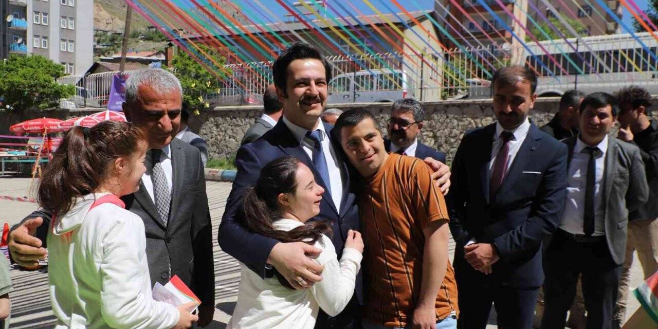 Hakkari’de ‘Çocuk Şenliği’ düzenlendi