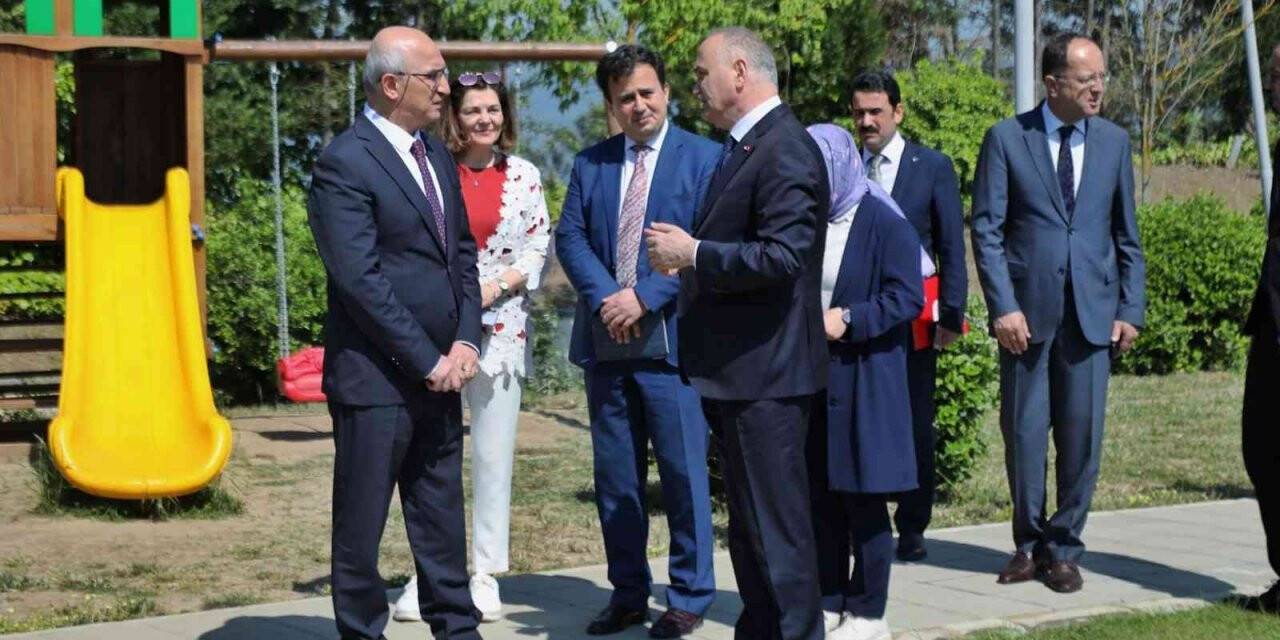 Başkan Özlü, eğitime yönelik yapılan projeleri anlattı