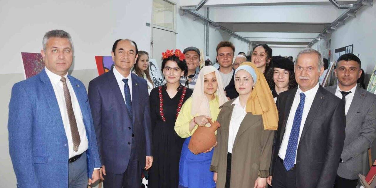 Öğrenciler dünyaca ünlü ressamları canlandırdı