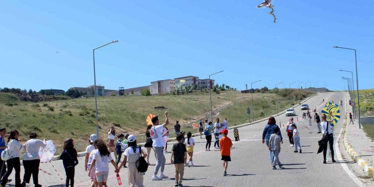 ÇOMÜ’de uçurtma şenliği