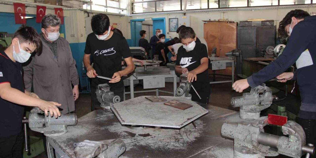 Muğla’da istihdama açılan dijital kapı ‘çıkarıyorum.com’