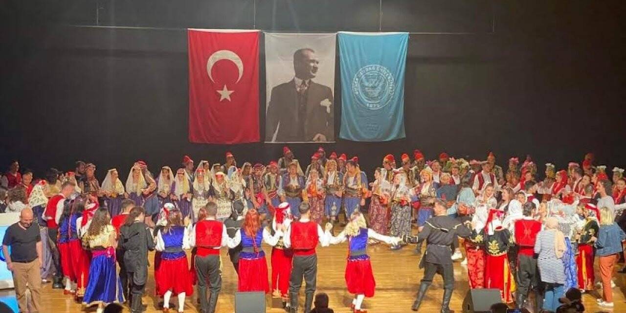 BUÜ’de Geleneksel Halk Oyunları Şenliği’nin  10.’su düzenlendi