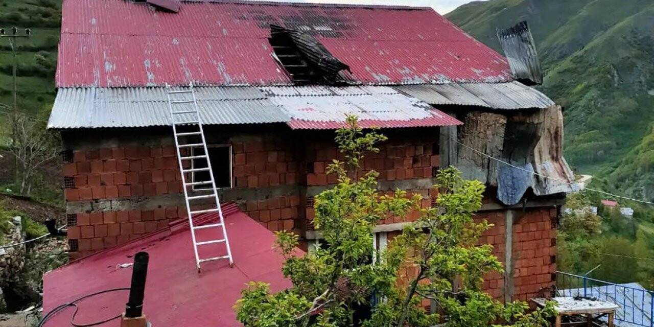 Köy evinde çıkan yangında piknik tüpü patladı, ev kullanılamaz hale geldi