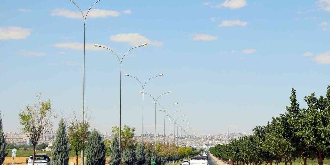 Dicle Elektrik: “Sokak lambaları, denetim sebebiyle gündüz yanıyor”