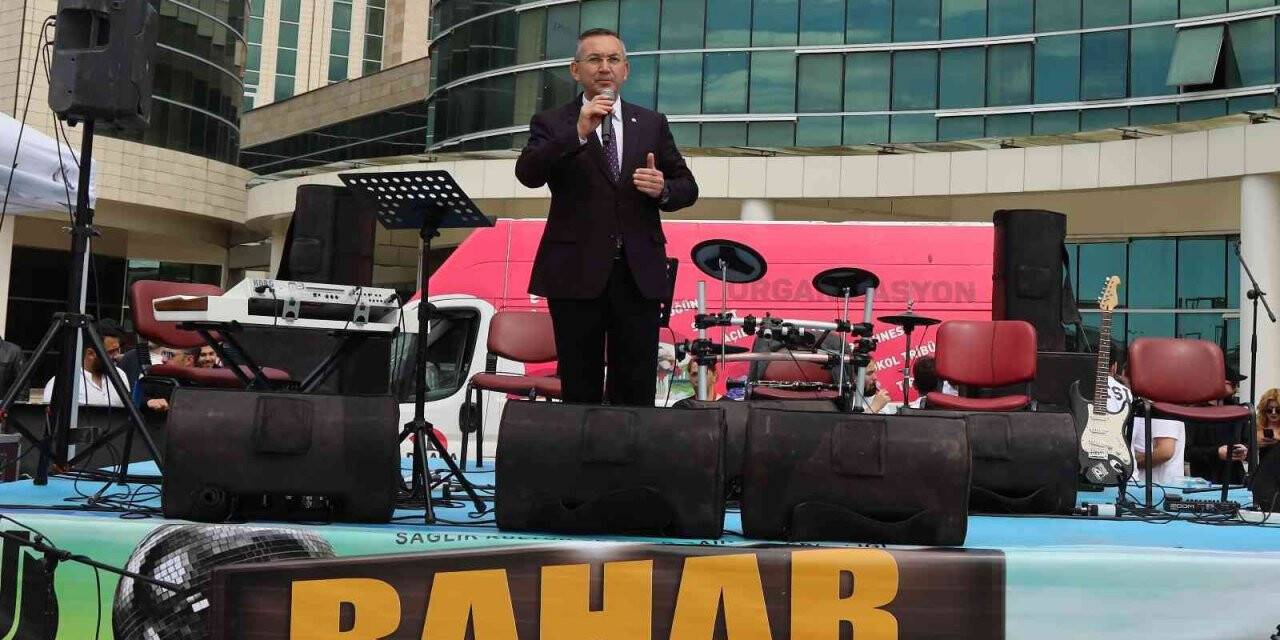 Rektör Akdoğan: “Öğrencilerimizin en iyi şekilde eğitim alması gayret ediyoruz”