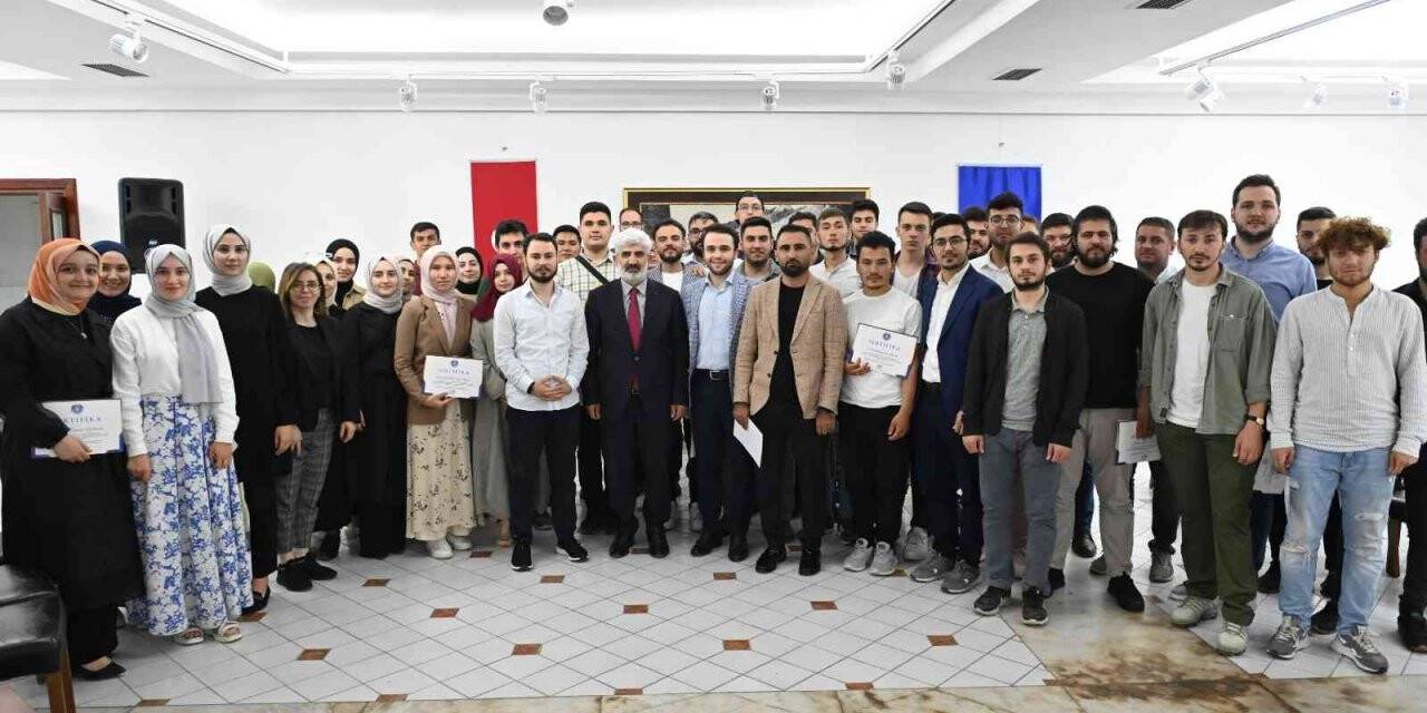 İletişim Akademisi’nde sertifika heyecanı