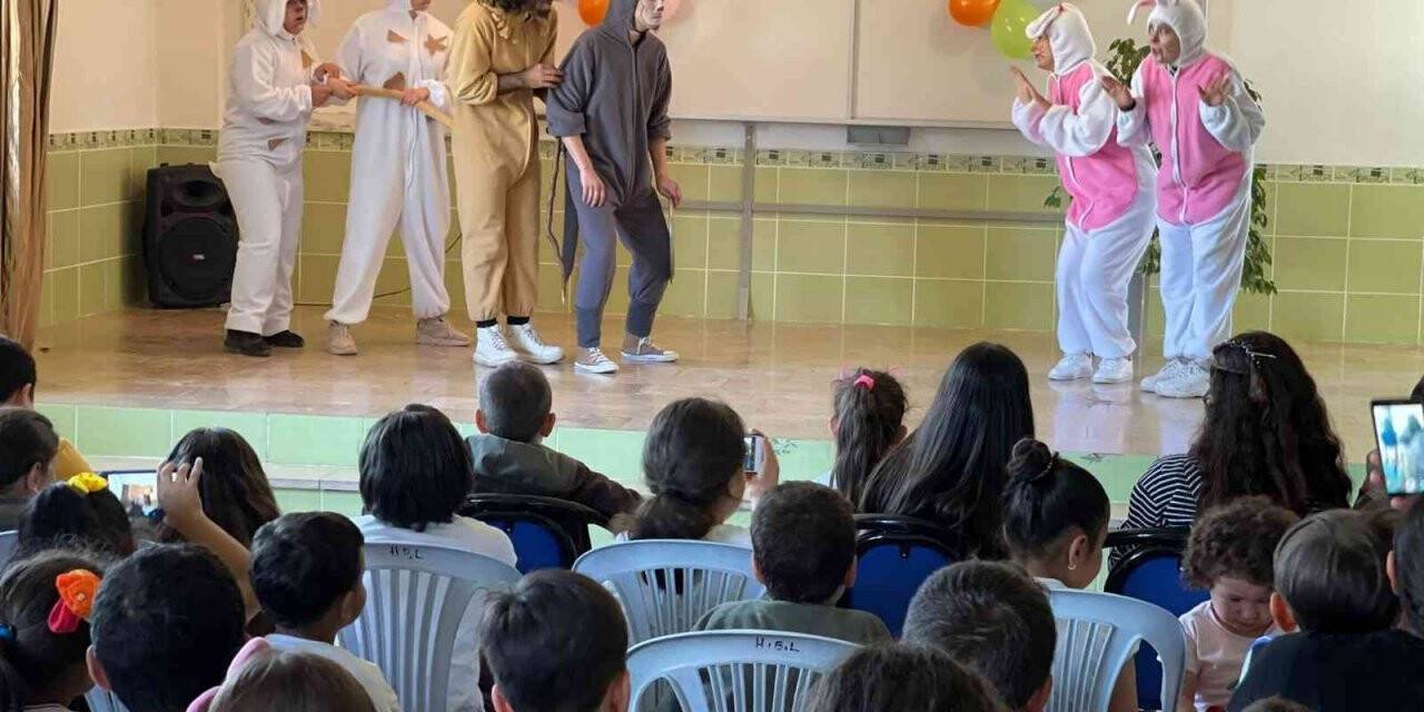 NEVÜ Tiyatro Kulübü “Ormanda” Adlı Tiyatro Oyununu Karaburna Köyü’nde Sahneledi